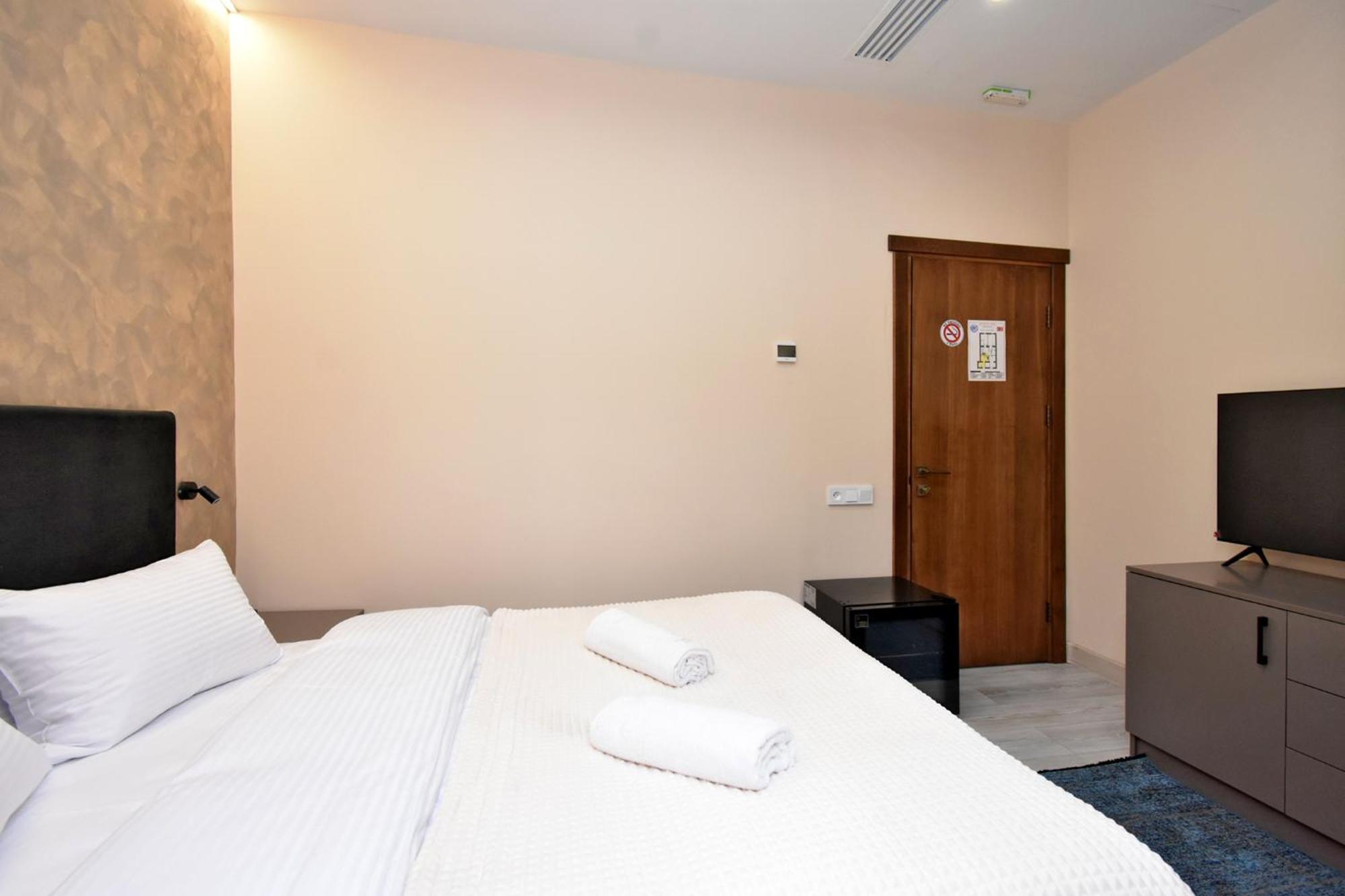 Avenue 23 Boutique Hotel Erevan Esterno foto
