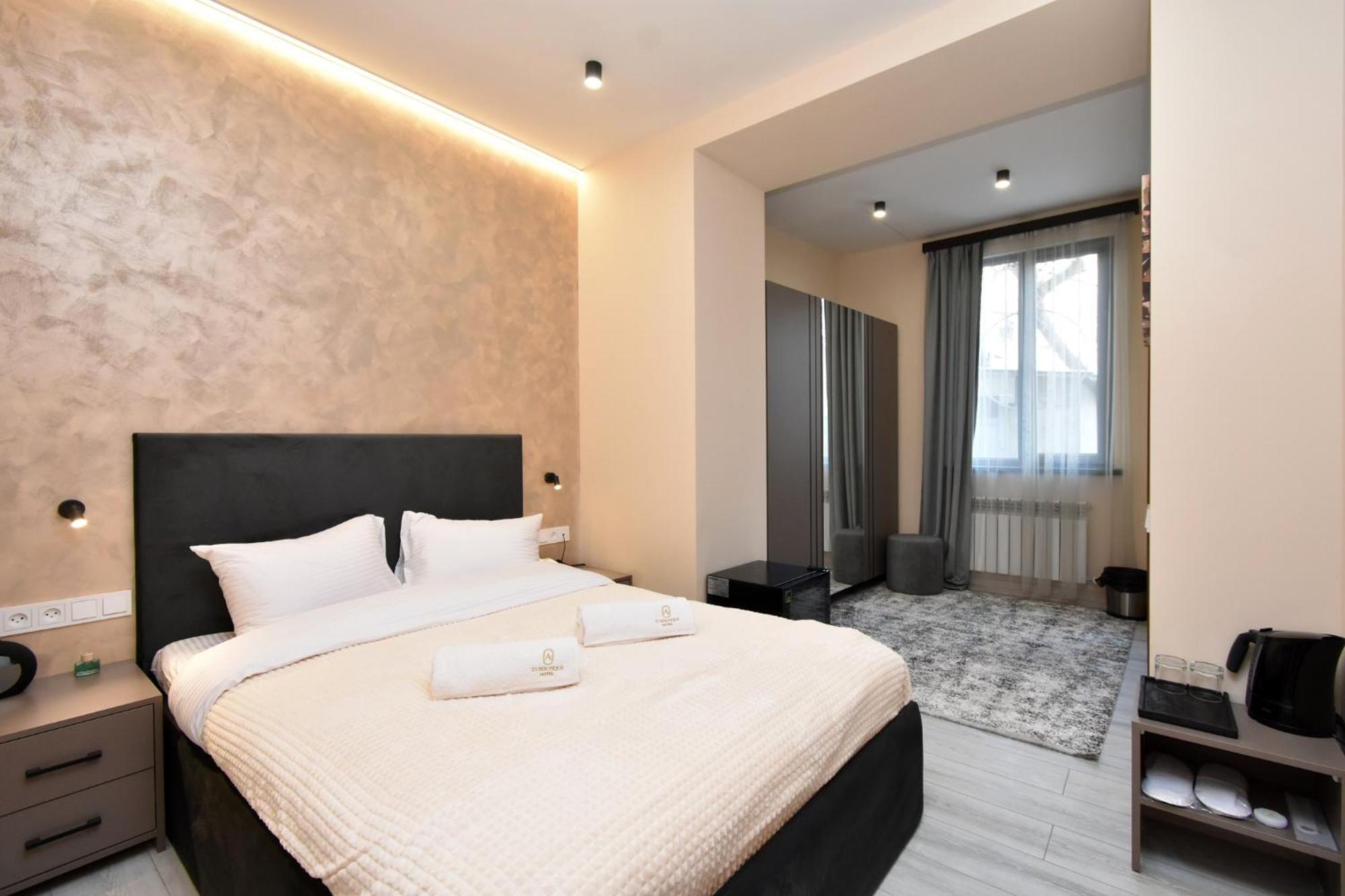 Avenue 23 Boutique Hotel Erevan Esterno foto