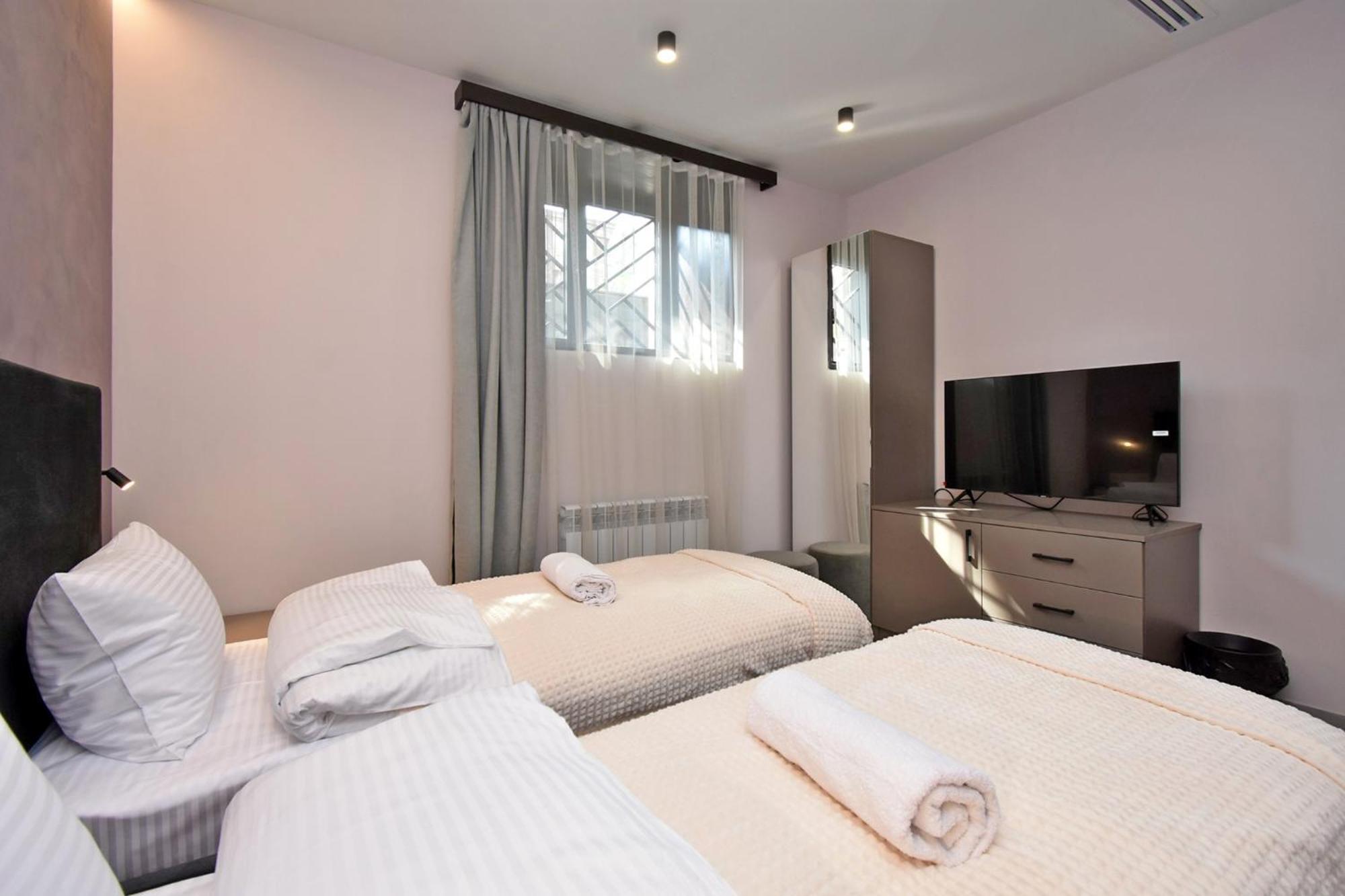 Avenue 23 Boutique Hotel Erevan Esterno foto