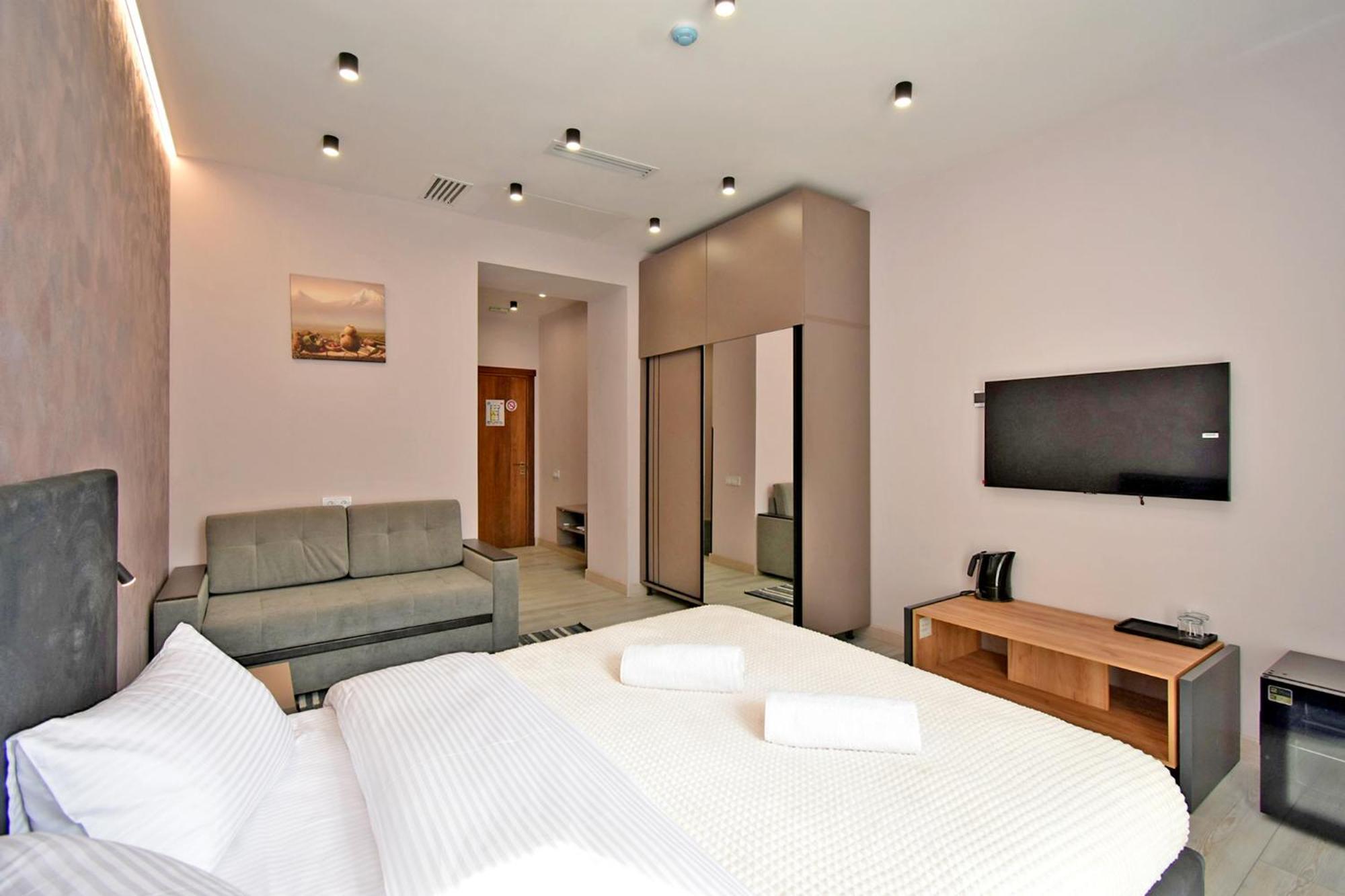 Avenue 23 Boutique Hotel Erevan Esterno foto