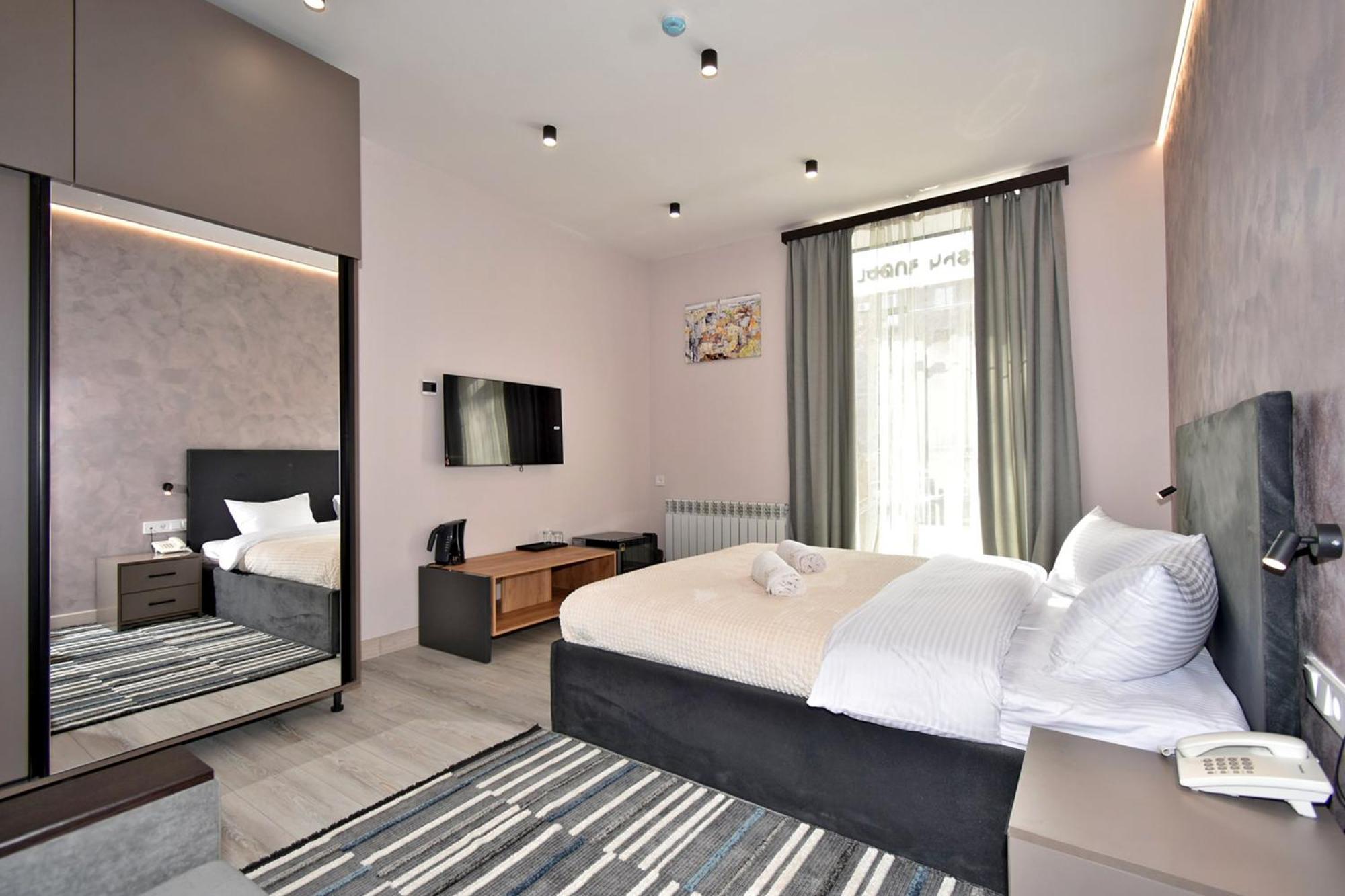 Avenue 23 Boutique Hotel Erevan Esterno foto