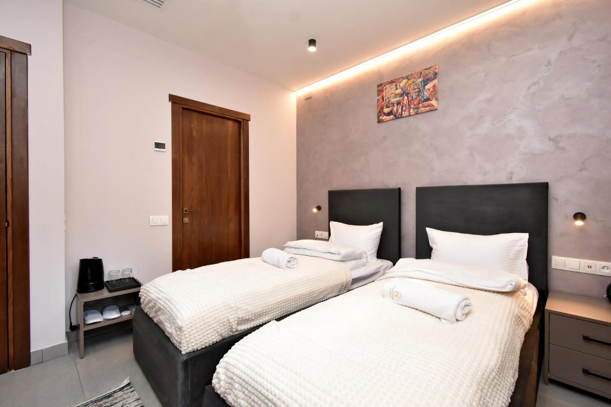 Avenue 23 Boutique Hotel Erevan Esterno foto