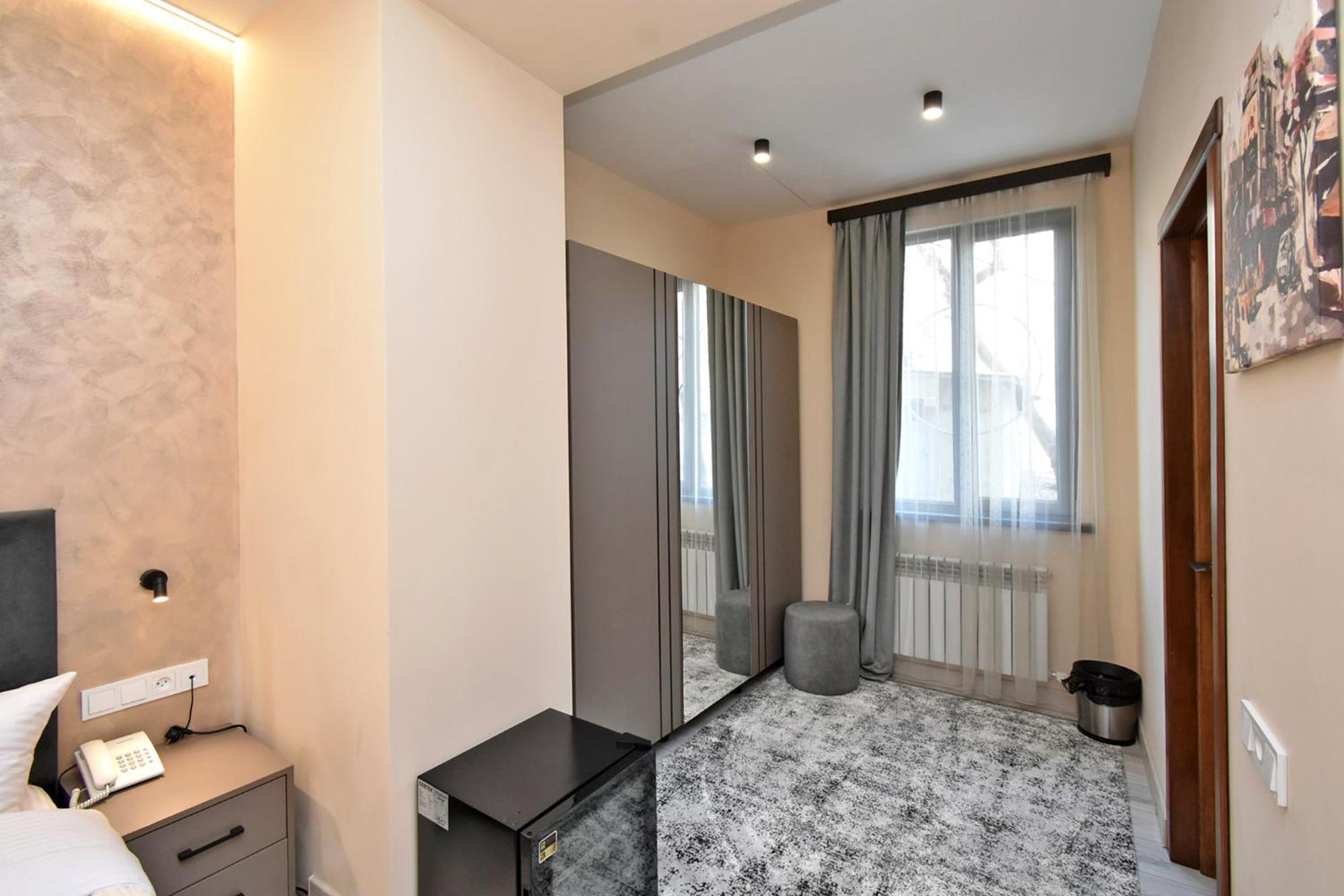 Avenue 23 Boutique Hotel Erevan Esterno foto