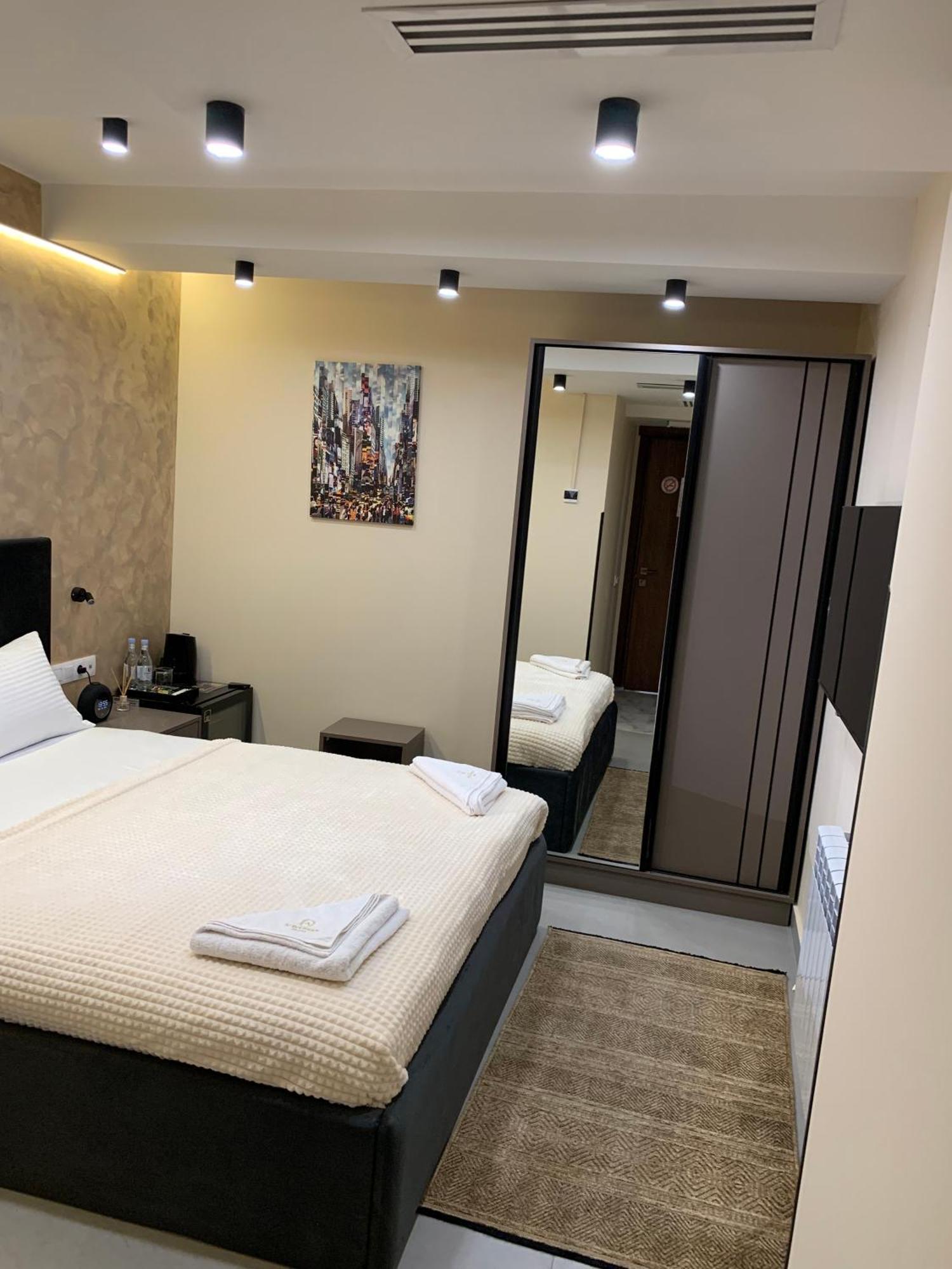 Avenue 23 Boutique Hotel Erevan Esterno foto